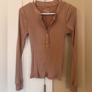 Aerie Ribbed Fitted Washed Henley Size Medium